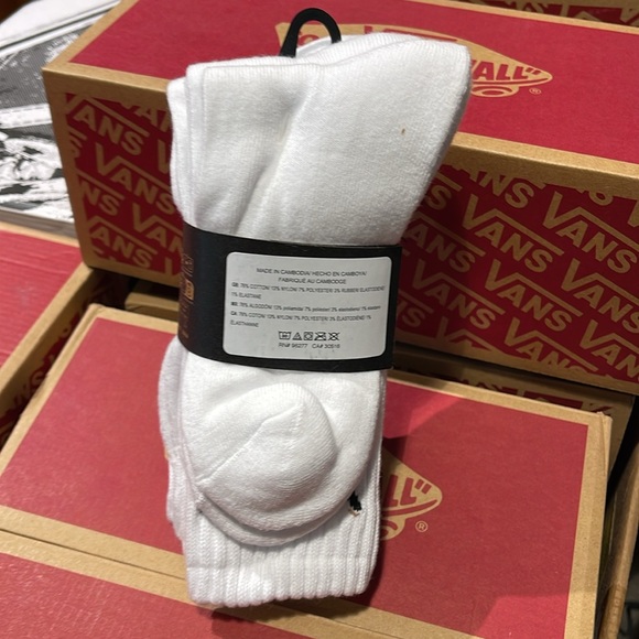 Vans Socks 3 pairs set CREW VANS.
"OFF THE WALL" White/White
NWT - Picture 4 of 16